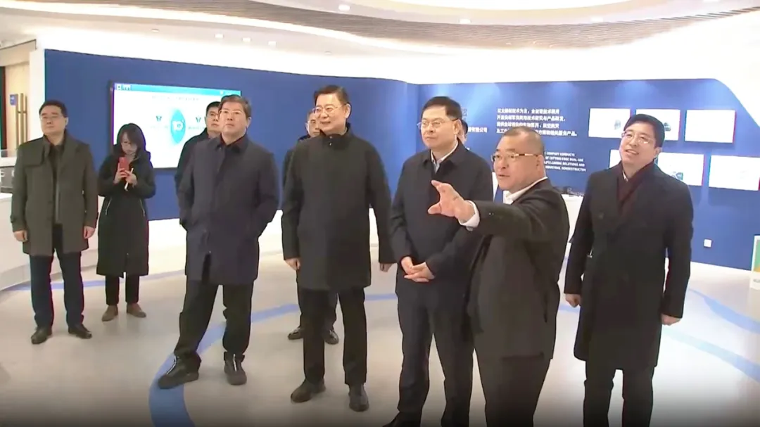 1月6日：原青岛市委副书记、市长赵豪志调研青源峰达太赫兹科技.webp