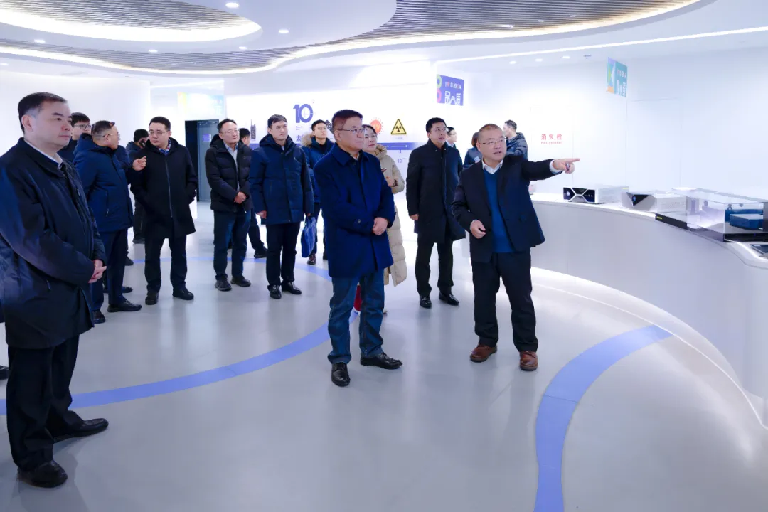 2月8日：山东省科技厅党组书记、厅长孙海生调研青源峰达太赫兹科技.webp